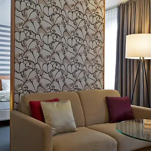 By Ihg מלון