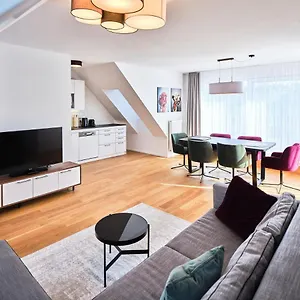  Apartmán Myfavorit - Spacious Next To Puplic Transport U1 Direct Connection To Citycenter