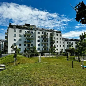 2-zimmer In Oberlaa Mit Privatem Tiefgaragen Platz Wiedeń